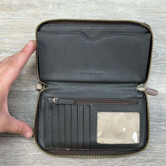 Michael Kors brown jet set full zip wallet - Picture 8 of 9